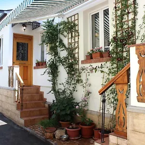  Апартаменты Leather Lane Грузия